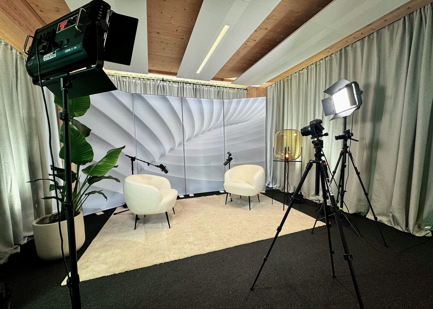 Aufnahme deiner Podcast-Folge im Studio mit 4K-Videomitschnitt
