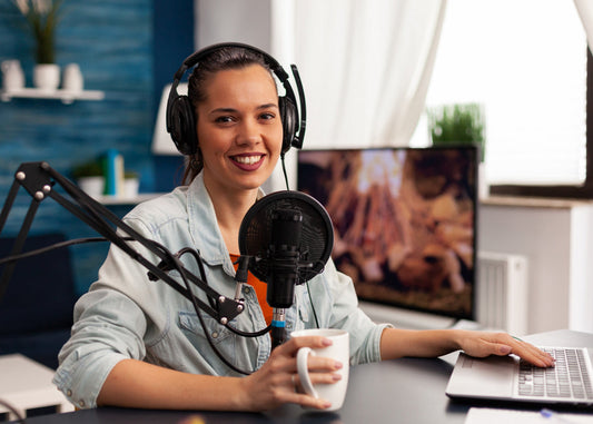 Moderation deiner Podcast-Folge durch Premium-Sprecher:innen