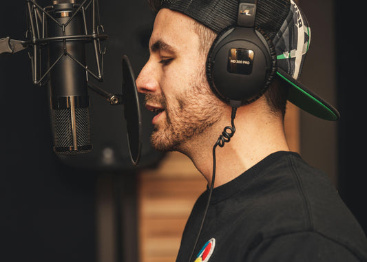 Moderation deiner Podcast-Folge durch professionelle Sprecher:innen